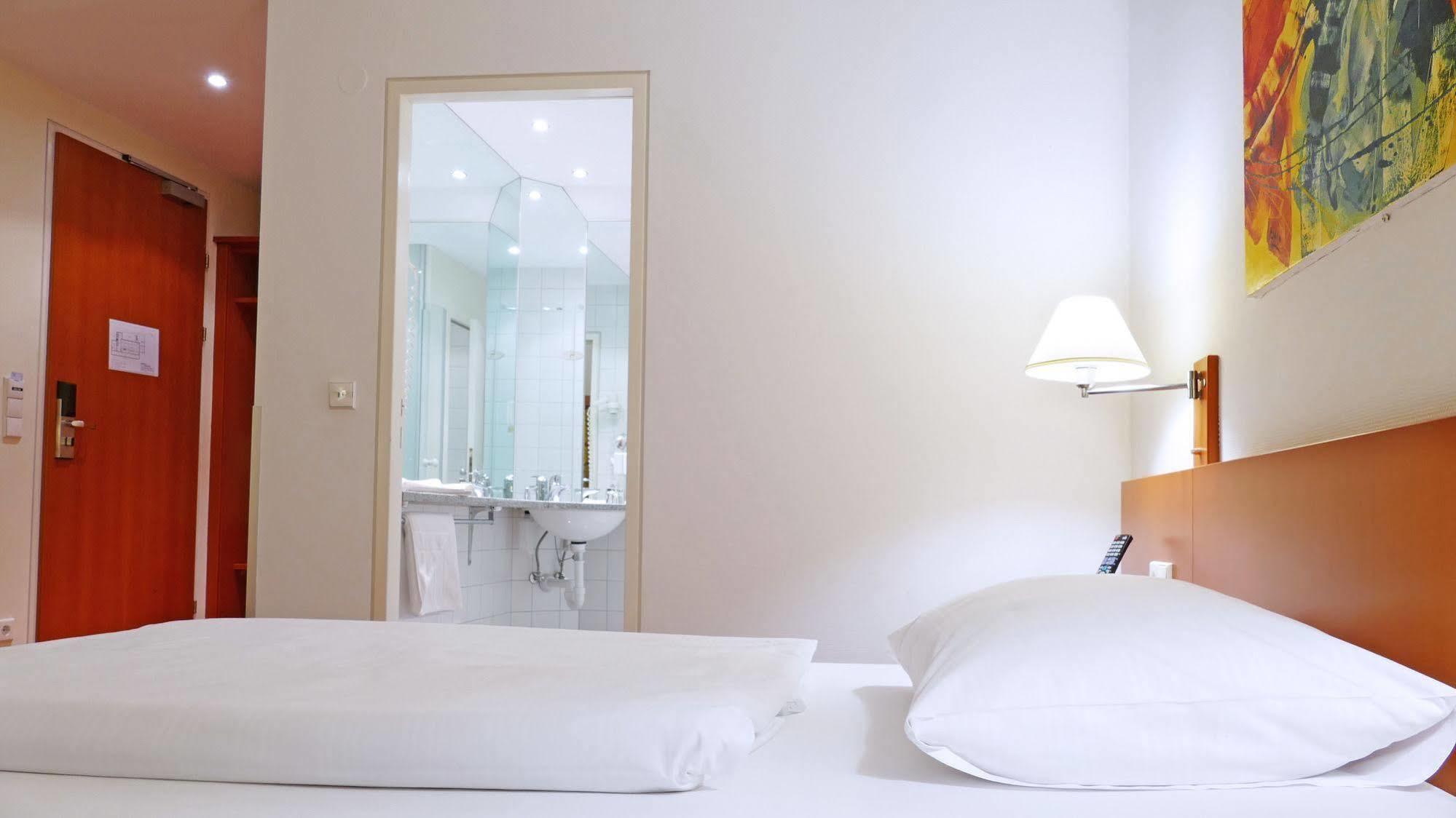 Central Hotel Loewen Feldkirch Bagian luar foto