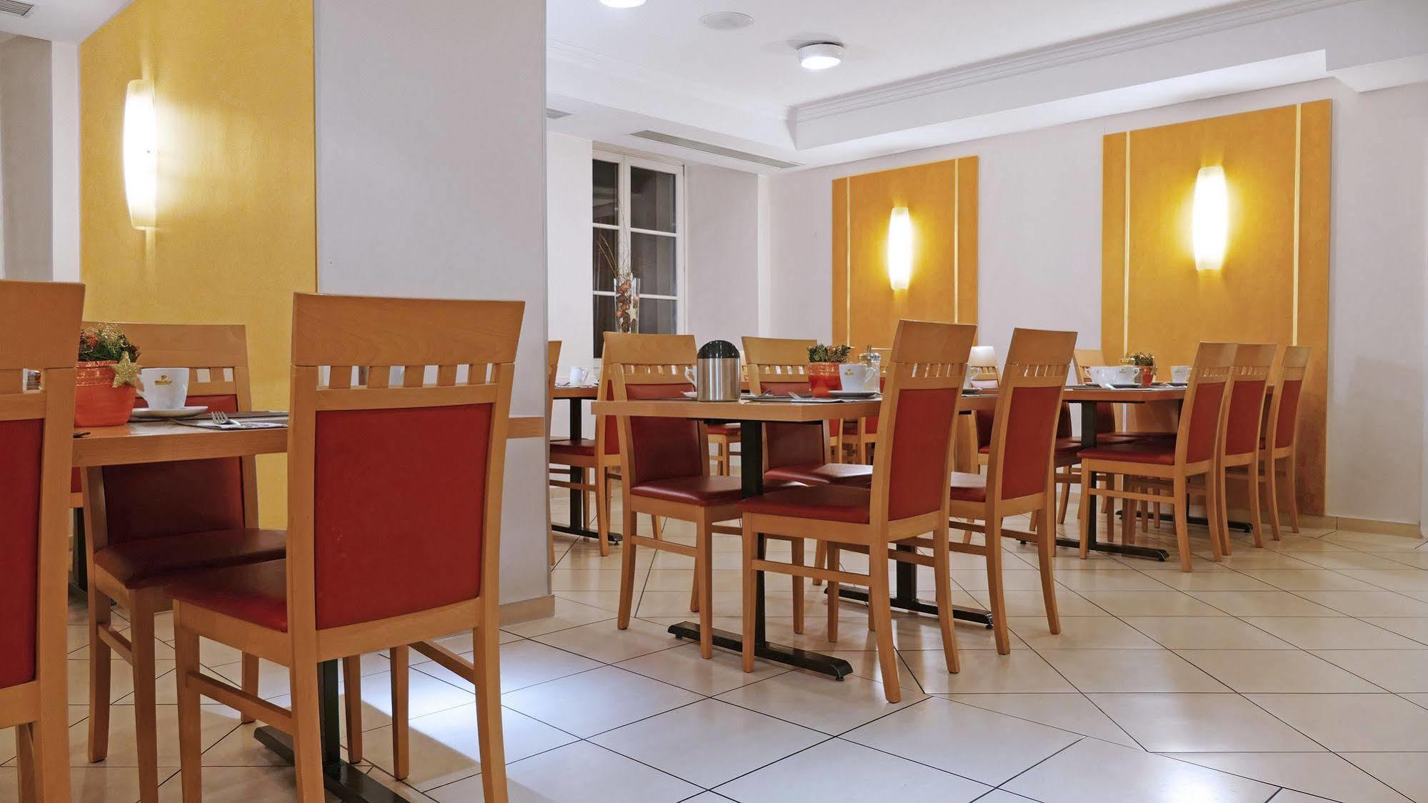 Central Hotel Loewen Feldkirch Bagian luar foto