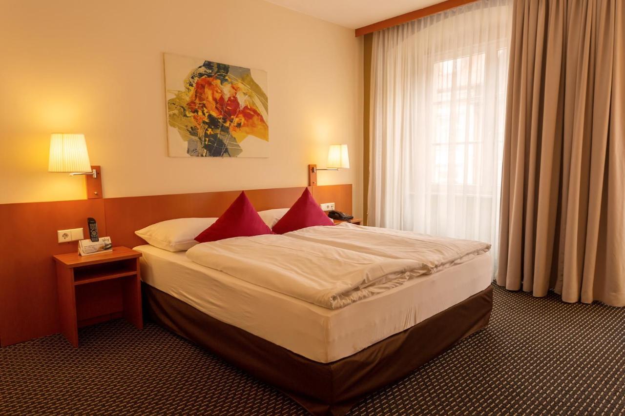 Central Hotel Loewen Feldkirch Bagian luar foto