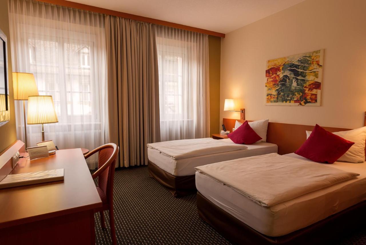 Central Hotel Loewen Feldkirch Bagian luar foto