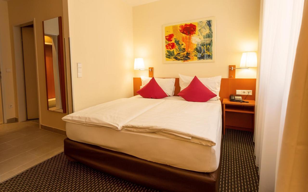 Central Hotel Loewen Feldkirch Bagian luar foto