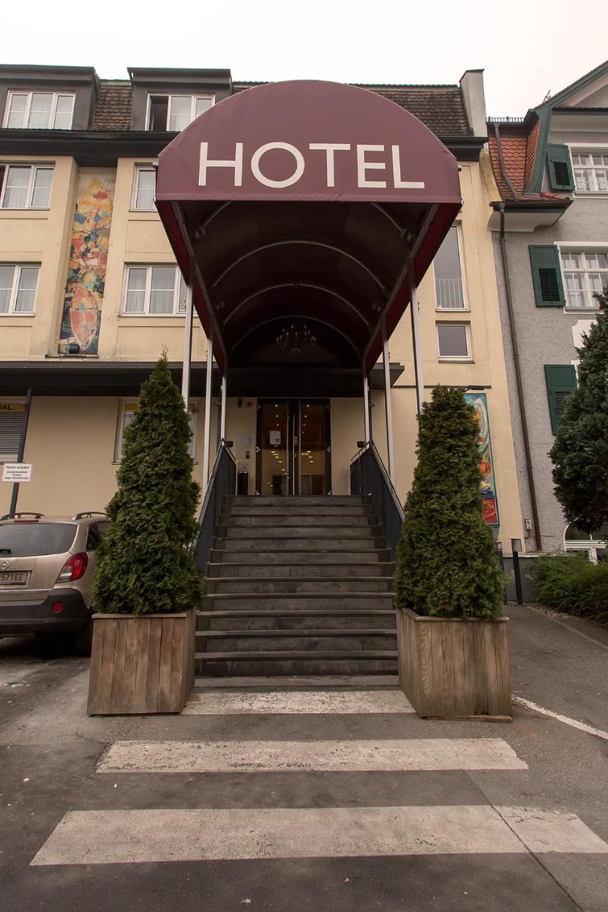 Central Hotel Loewen Feldkirch Bagian luar foto