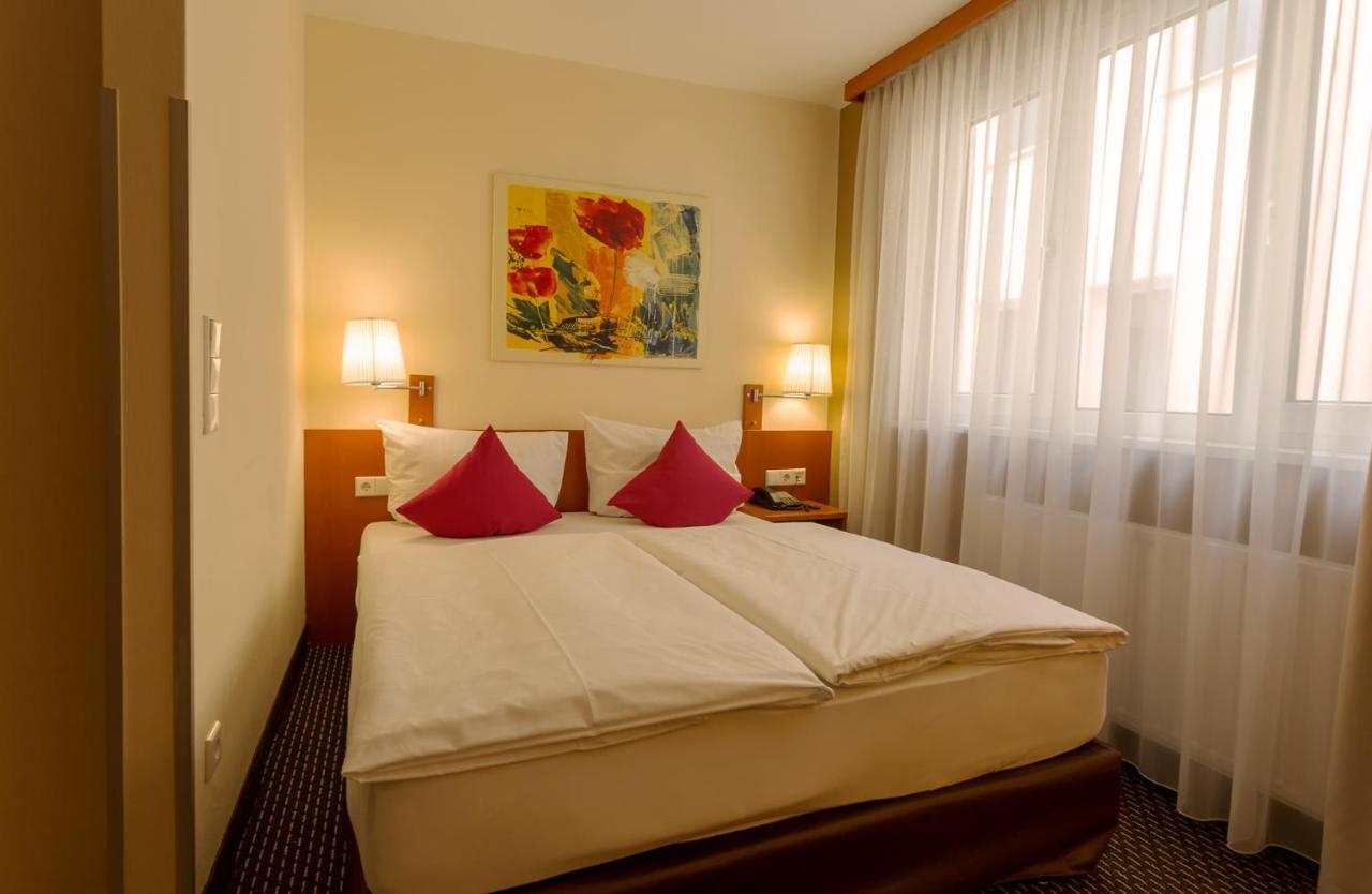 Central Hotel Loewen Feldkirch Bagian luar foto