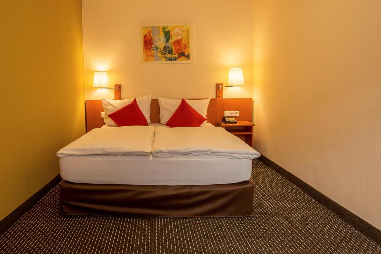 Central Hotel Loewen Feldkirch Bagian luar foto
